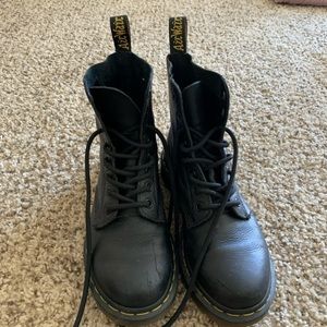 DR MARTEN women’s black 1460 size 6